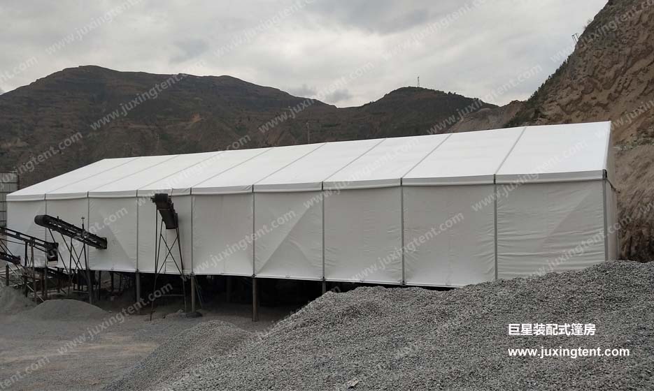 在甘肅，這種廠房很流行，砂石廠都在用